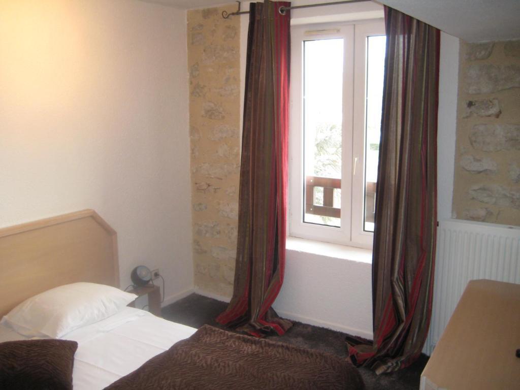 Hotel Restaurant Du Mee Le Mee-sur-Seine Room photo